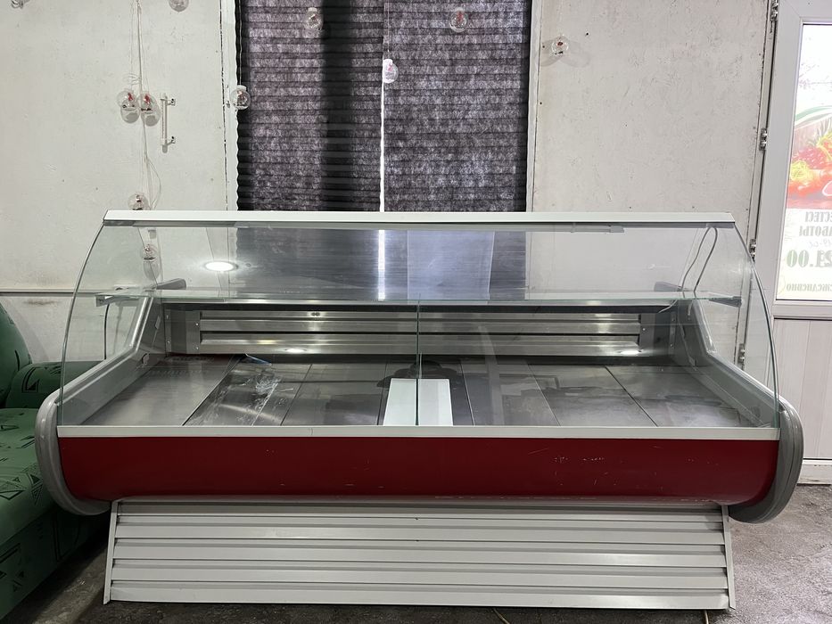 Продам колбасную витрину