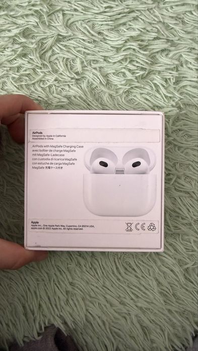 Apple AirPods (оригинал)