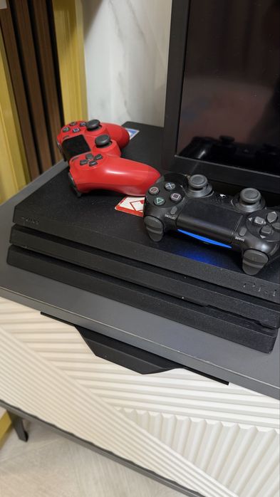 Продаю Play station 4 Pro