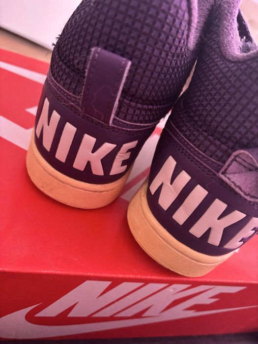 Два чифта NIKE обувки