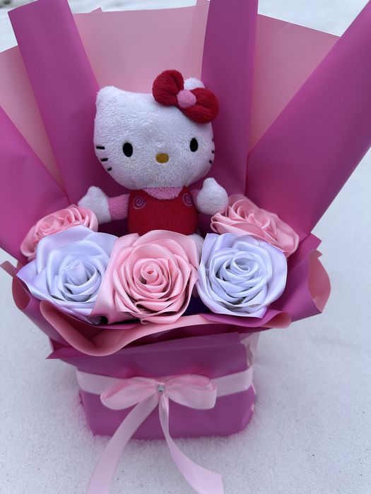 “Hello Kitty” sau “Stitch”