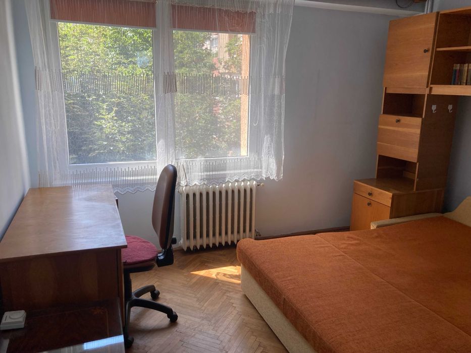 Inchiriere apartament cu trei camere decomandat cu 2 bai