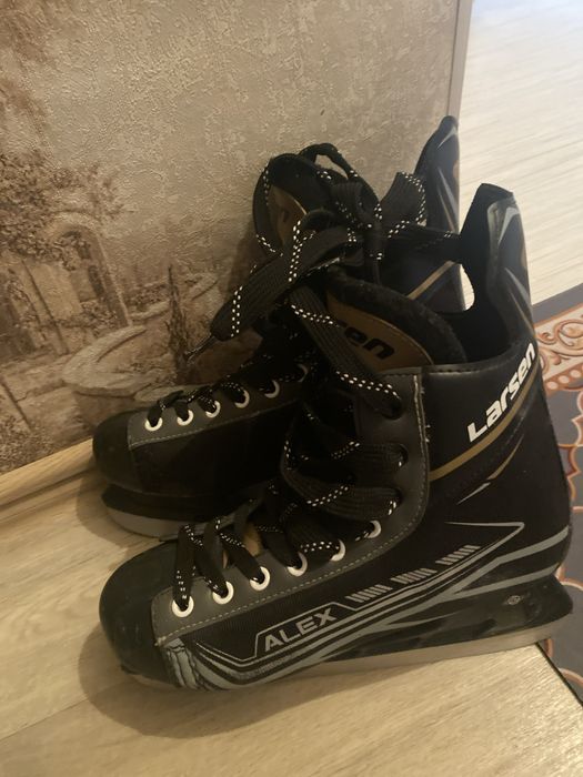 Хоккеиные коньки Larsen