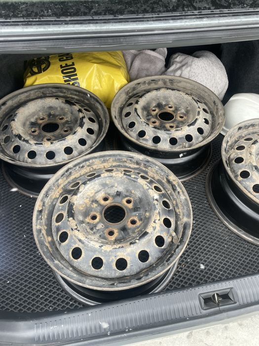 Продается комплект дисков диаметр 15, от Тойота королла