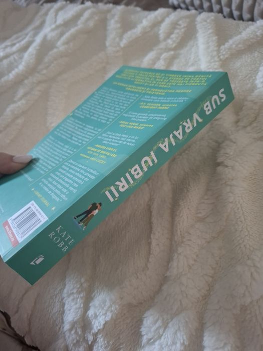 Carte Sub vraja iubirii - Kate Robb
