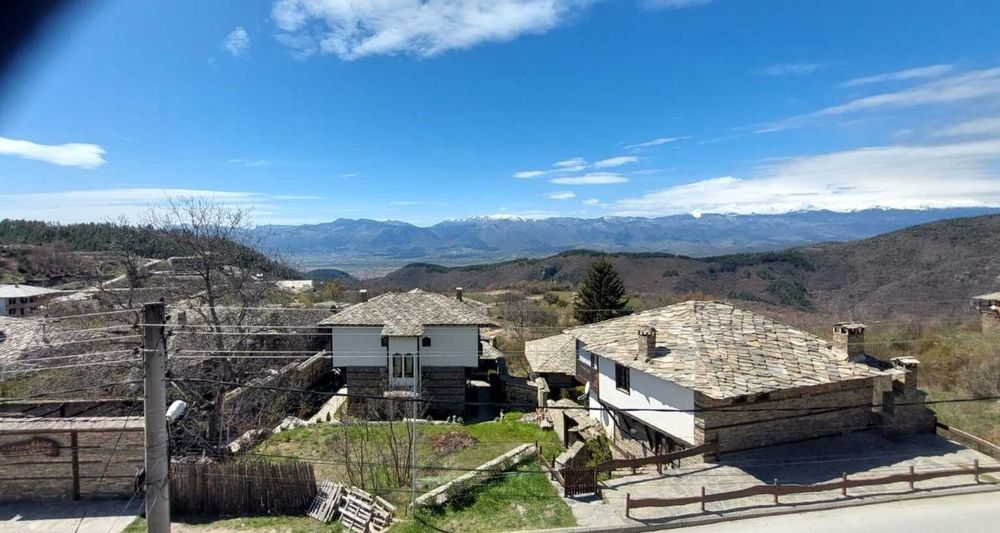 Продава се КЪЩА в с.Лещен