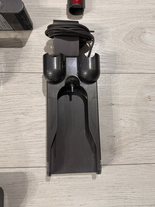 Vând Dyson V11, utilizat