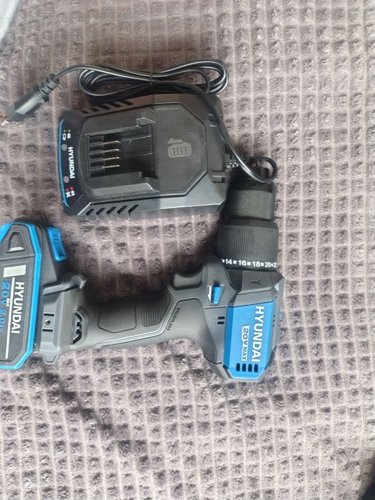 Продавам акумулаторна ударна бормашина Hyundai 20V (Brushless)
