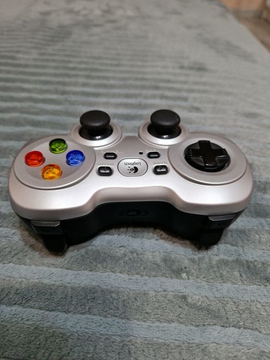 Геймпад Logitech F710