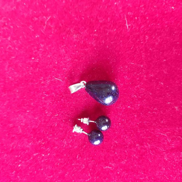 Различни модели висулки от естествен камък