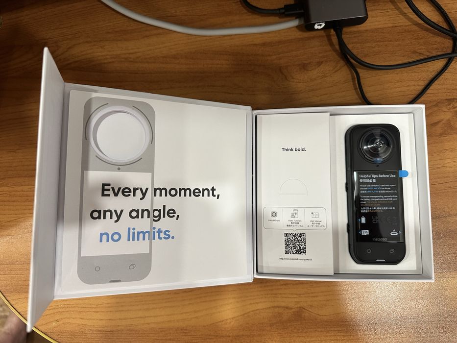 Экшн камера Insta 360 X5