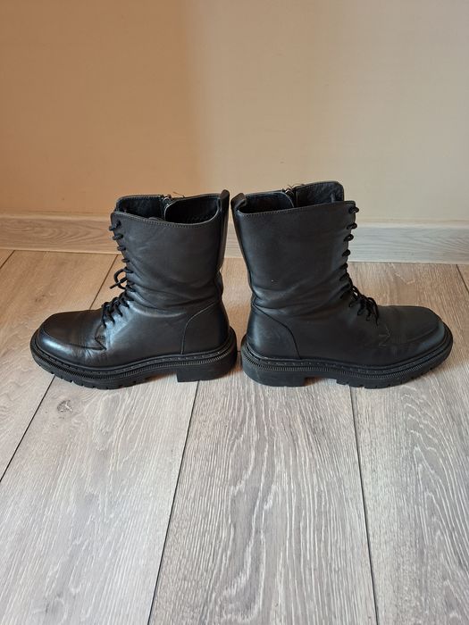 Дамски кожени кубинки.