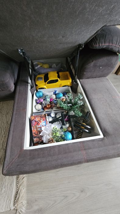 Диван с оттоманкой