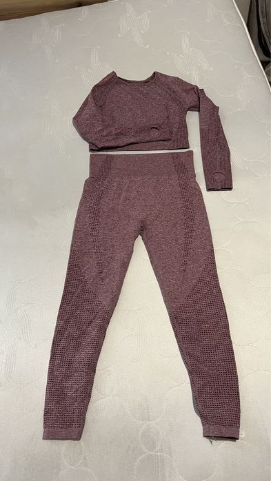 Спортен екип от две части.