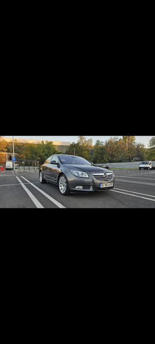 Vând Opel Insignia