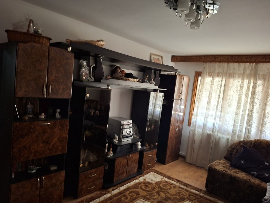 Vind sau schimb  apartament 2 camere  decomandat  cu centrala  propie
