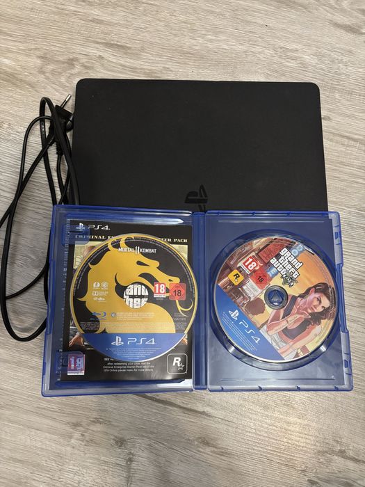 Playstation 4 slim