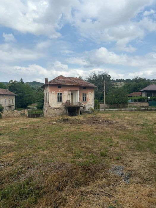 Продавам Къща В с. Горно Церовене