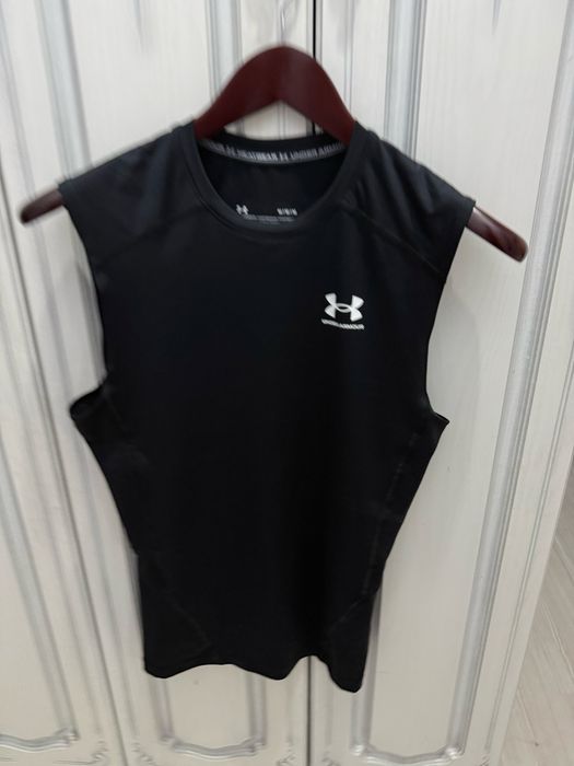 компрессионная майка Under Armour.