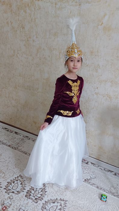 Продам платье на 8-9 лет