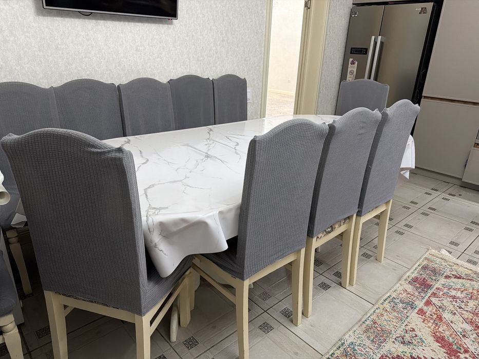 Стол со стульями