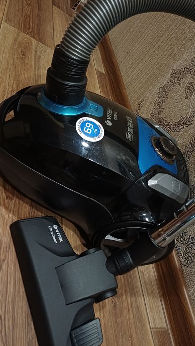 Продам два пылесоса