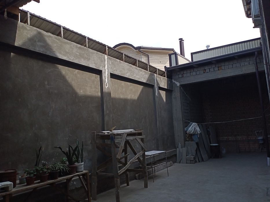 Участка сотилади - оринтир Амусазан кафеси (эски Шамс тўйхона)