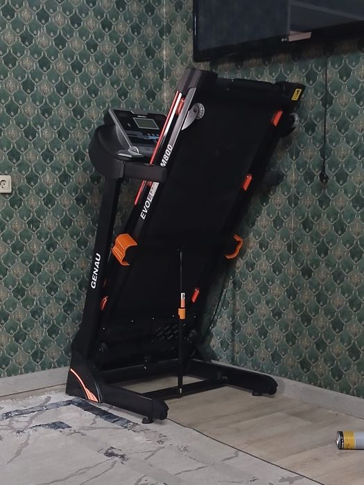 Продам беговую дорожку Genau