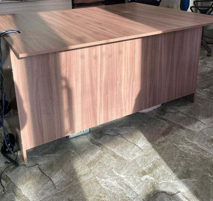 Продаю столы и тумбочки