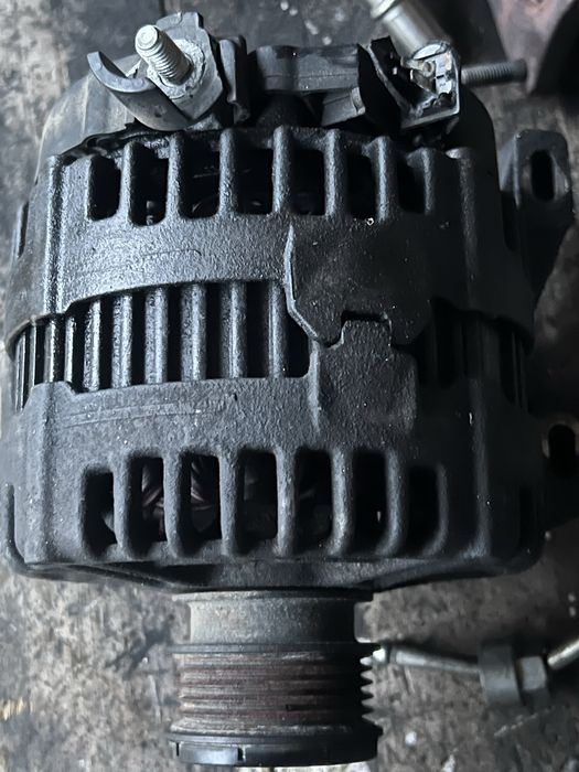 Dezmembrez motor Volvo 2.4 diesel