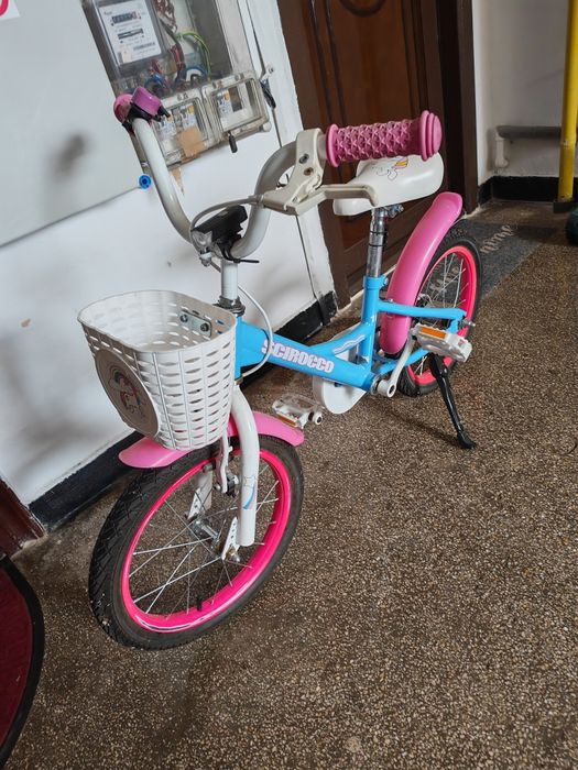 Bicicleta copii de la 4  la 7 ani.