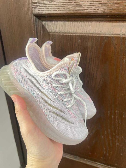 28 РАЗМЕР Детский крассовка йенги QIZ BOLA uchun