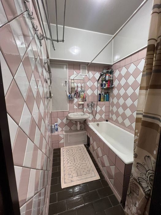 Продаеться квартира 4-х комнатная