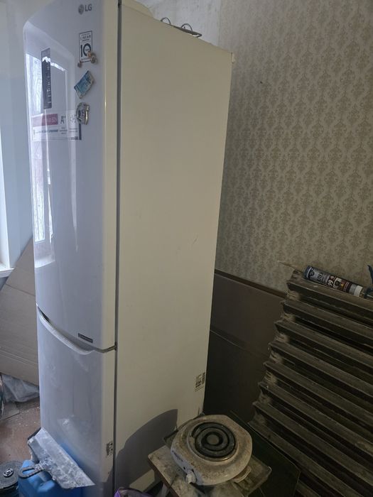 Продаю Холодильник LG