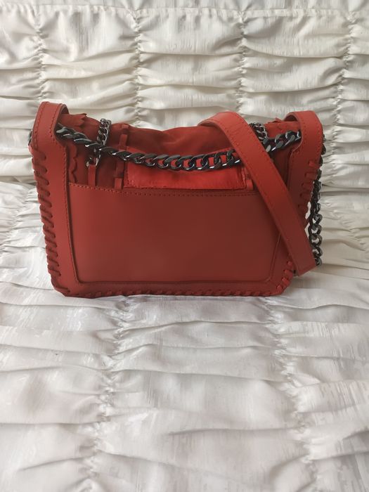 Дамска чанта на ZARA.