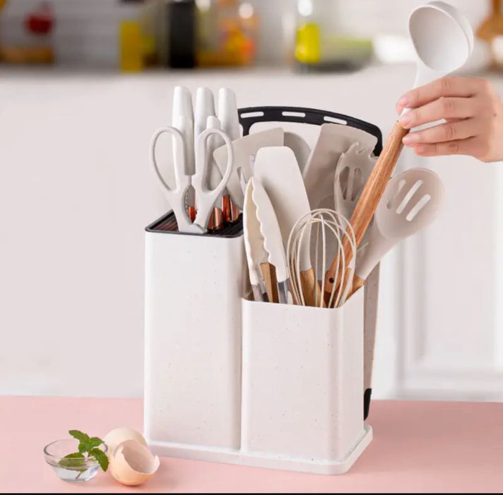 Продам набор кухонных инструментов