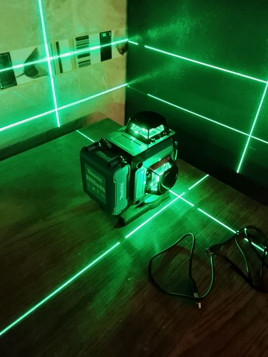 Nivel laser makita cu 16 linii și baterie de 6a Nou