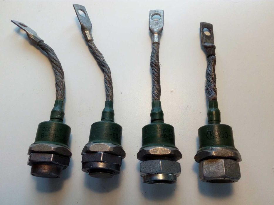 Продават се мощни диоди, тиристори и триаци (симистори).