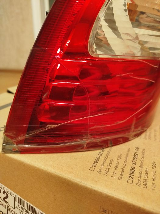 Продам задний левый фонарь приора 2 б/у