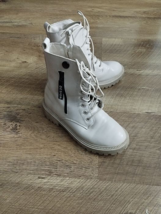 Продам ботинки на девочку 36р