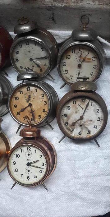 Стари будилници /за ремонт/
