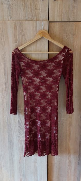 Rochie vișinie din dantelă