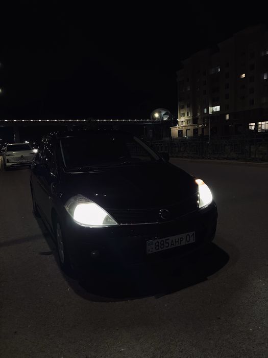 nissan tiida 2011