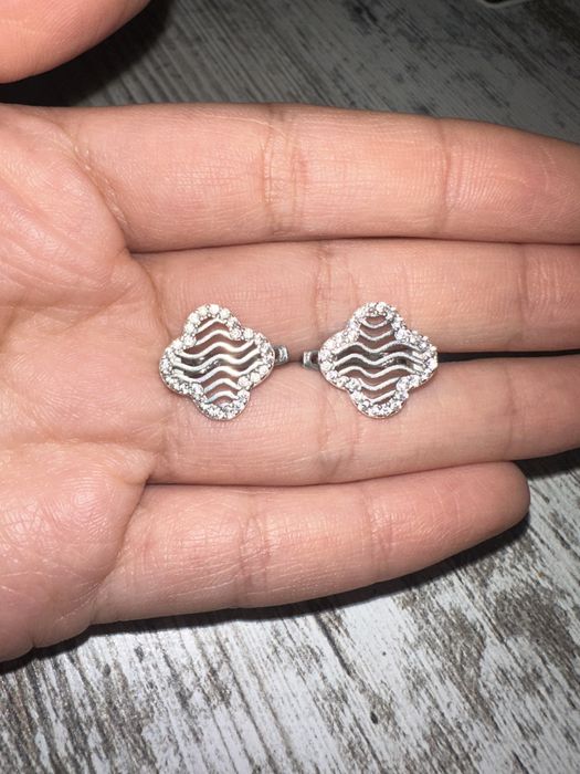 б/у СЕРЕБРЯННАЯ сережка под ванклиф