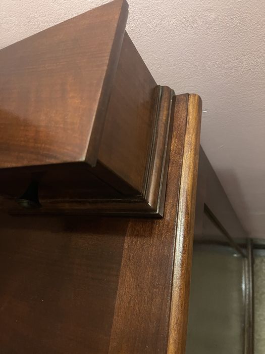 Масивен дървен скрин 112х66 мебел орех