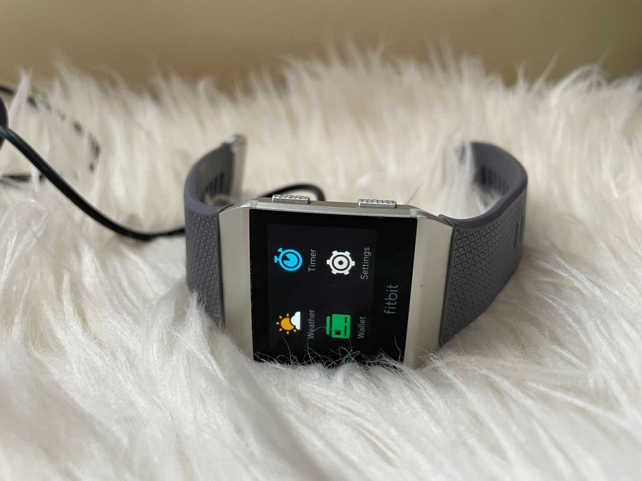 Ceas smartwatch Fitbit Ionic HR , GPS