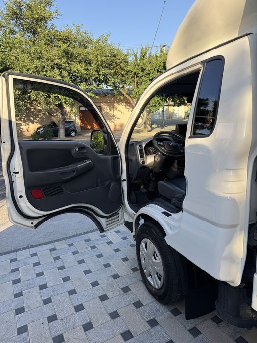 kia bongo sotiladi