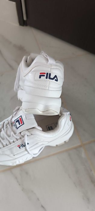 Adidași marca Fila