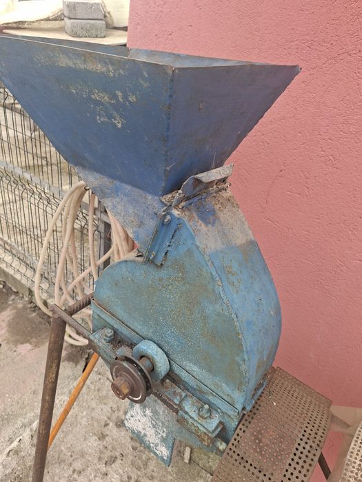 Vând Moară cereale