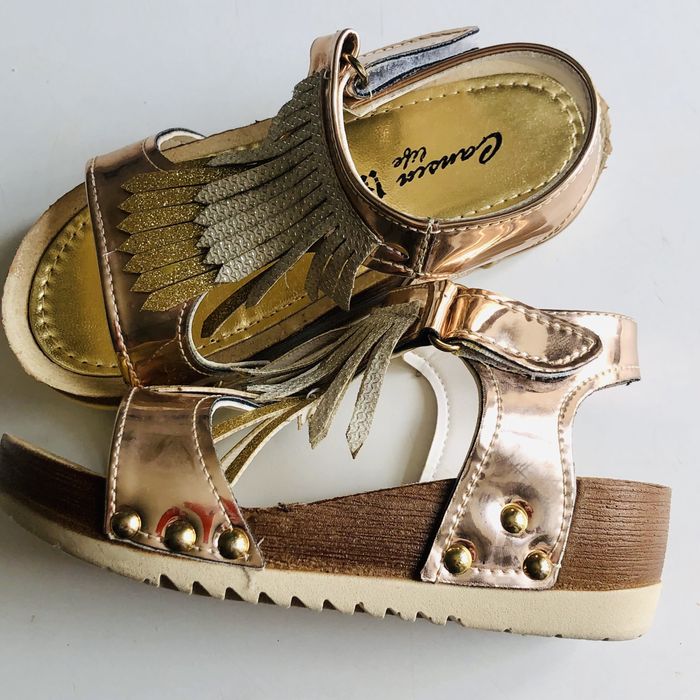 Сандалии на девочку